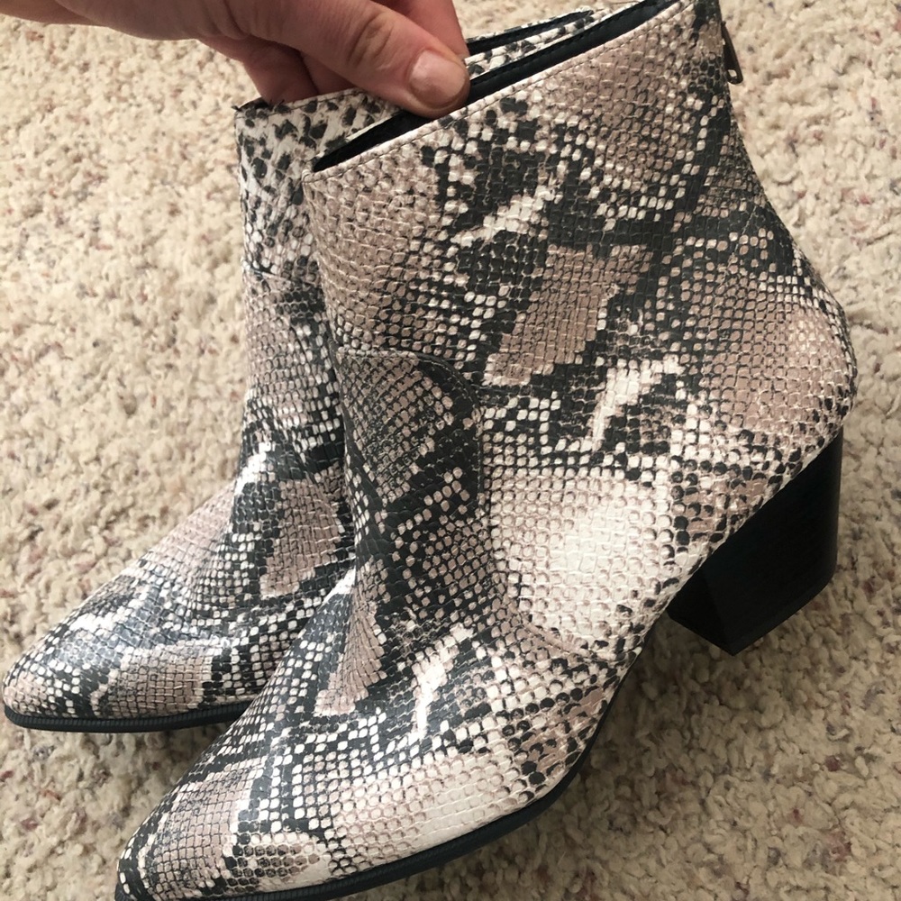 Snake skin boots🐍 NEW!